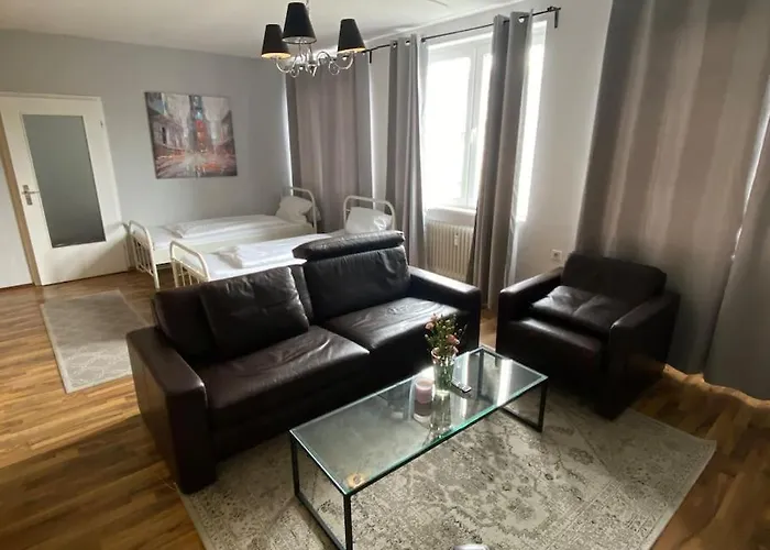 Sued- 5 Zimmer_15 Personen _ Komplett_eingerichtet Appartement
